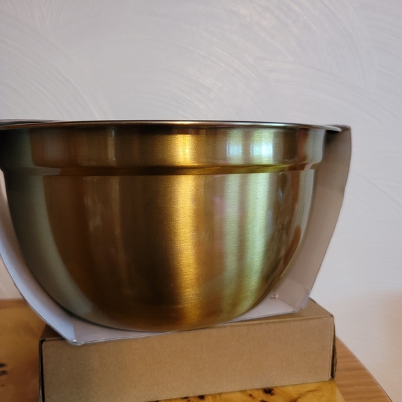 NWOT. Hoan Stainless Steel Gold Mixing Bowls. Set of 3. (552) - Picture 4 of 5